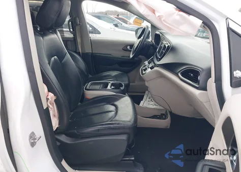 2020 Chrysler Voyager Lxi из США, поврежденный, VIN 2C4RC1DG9LR148637